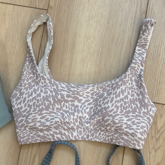 Vuori Sports Bra Collection - Green, Beige, Blue, Gray - Picture 5 of 8